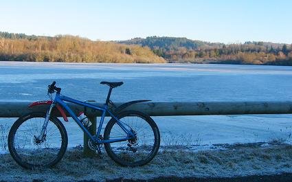 The frozen lake near Arnac